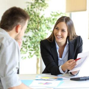 Grafika przedstawiająca osobę doradzającą petentowi