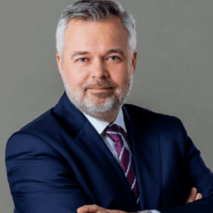 Zdjęcie portretowe przedstawiające Piotra Czekierdę